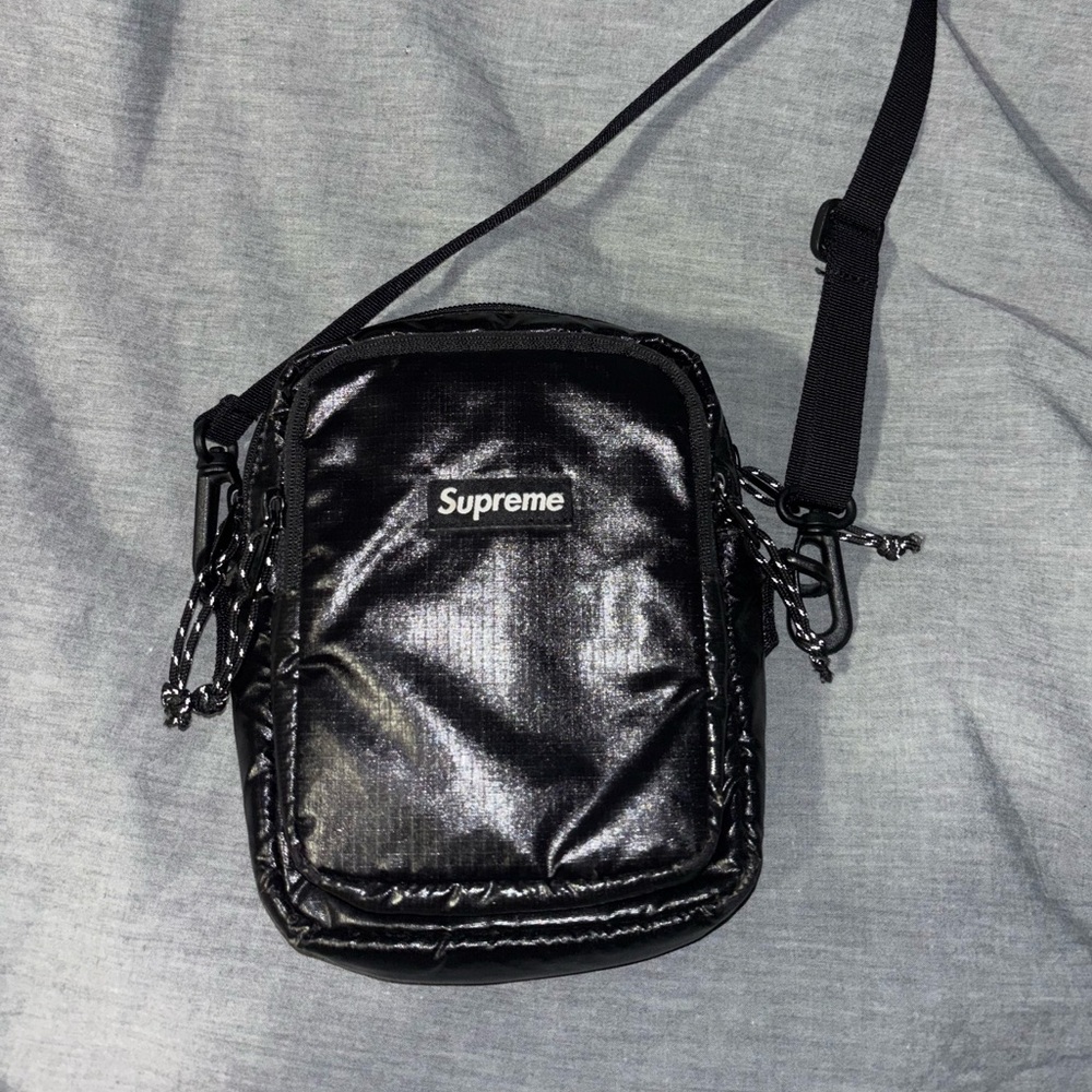 SUPREME SHOULDER BAG